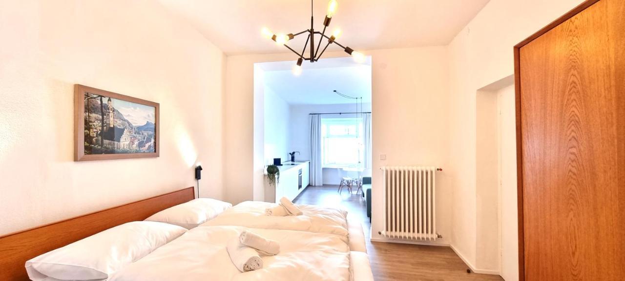 Rosa Apartment With Parking Historic City Center Мерано Екстер'єр фото